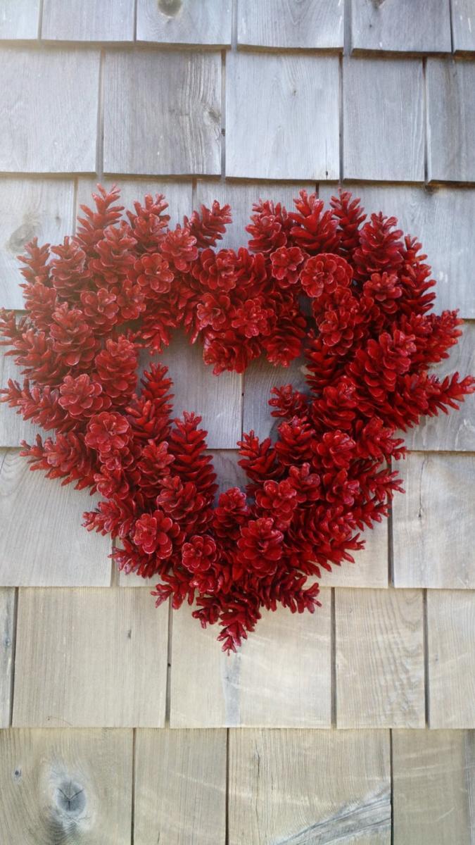 15-Lovely-Valentines-Day-Wreath-Designs-For-February-9