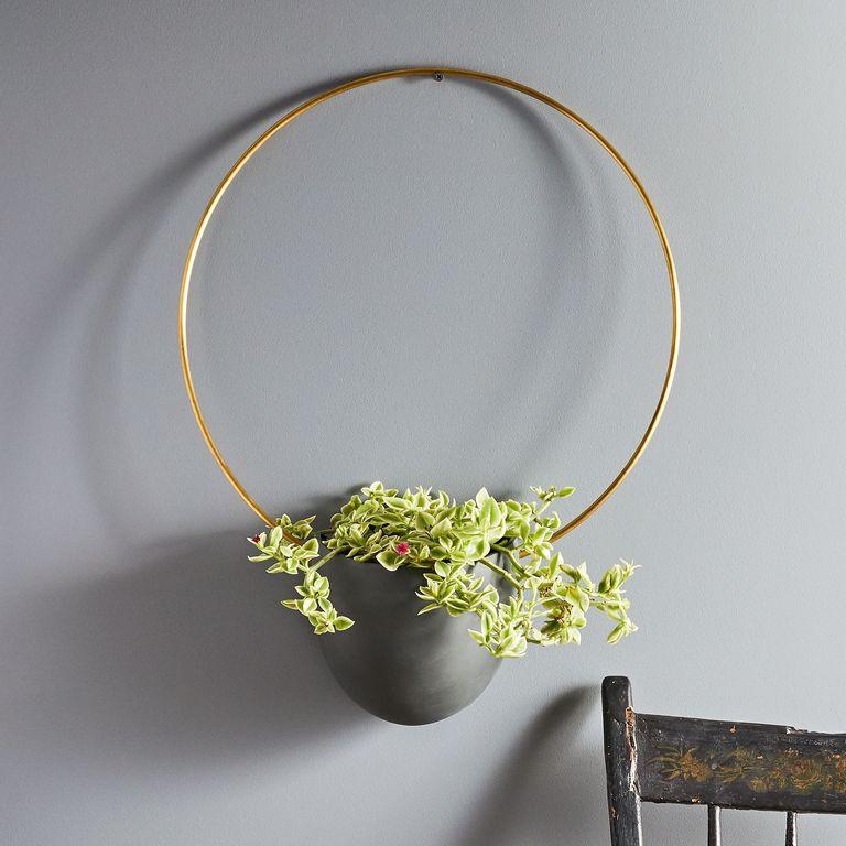 1560869722-fall-door-decor-034e17f7-b1db-4444-87c7-90c38e8f9828-2018-1016-light-and-ladder-brass-spora-with-solid-brass-hanger-1x1-jenny-huang-0691-1560869692