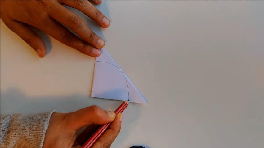 1 Comment faire des fleurs suspendues étape par étape ?