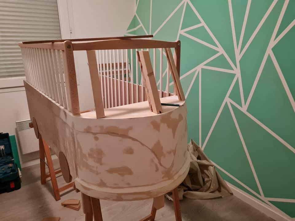 Avec-l’idée-de-sa-femme-ce-papa-a-fabriqué-ce-lit-pour-leur-nouveau-néddf