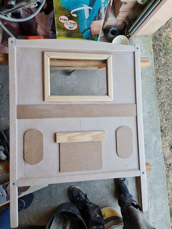 Avec-l’idée-de-sa-femme-ce-papa-a-fabriqué-ce-lit-pour-leur-nouveau-néds