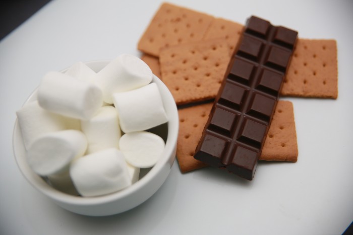 Biscuit-Sandwich-Au-Guimauve-Et-Chocolat-1