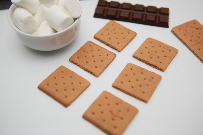 Biscuit-Sandwich-Au-Guimauve-Et-Chocolat-2