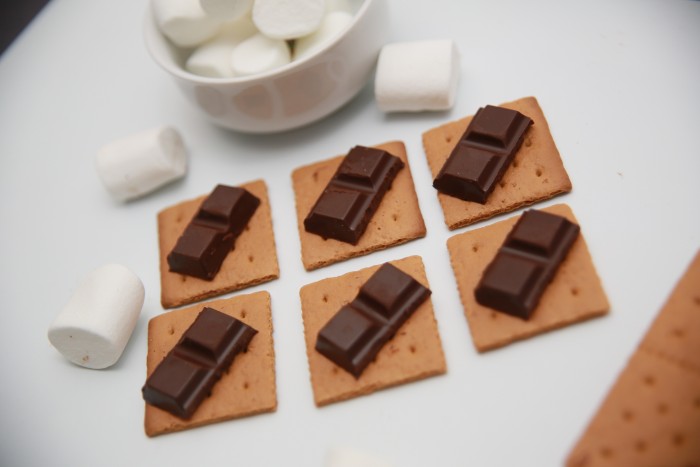 Biscuit-Sandwich-Au-Guimauve-Et-Chocolat-3