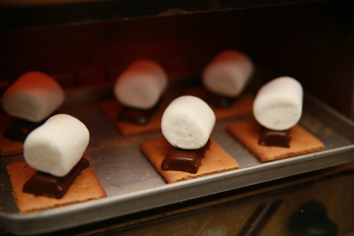 Biscuit-Sandwich-Au-Guimauve-Et-Chocolat-5