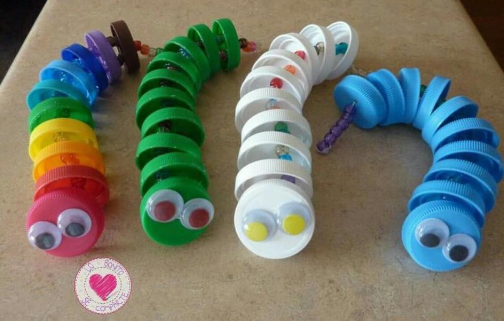 Bricolager-enfants-bouchons-colorés-1