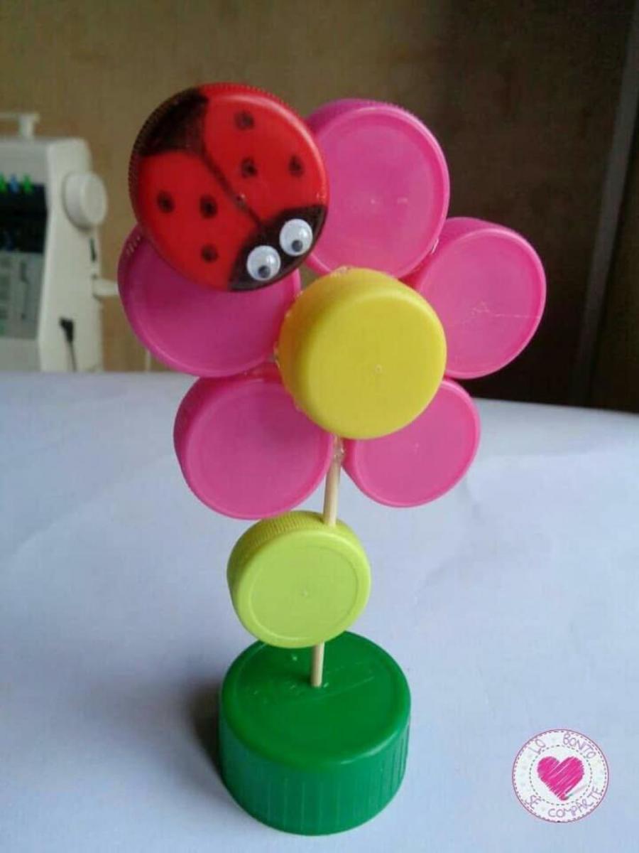 Bricolager-enfants-bouchons-colorés-92