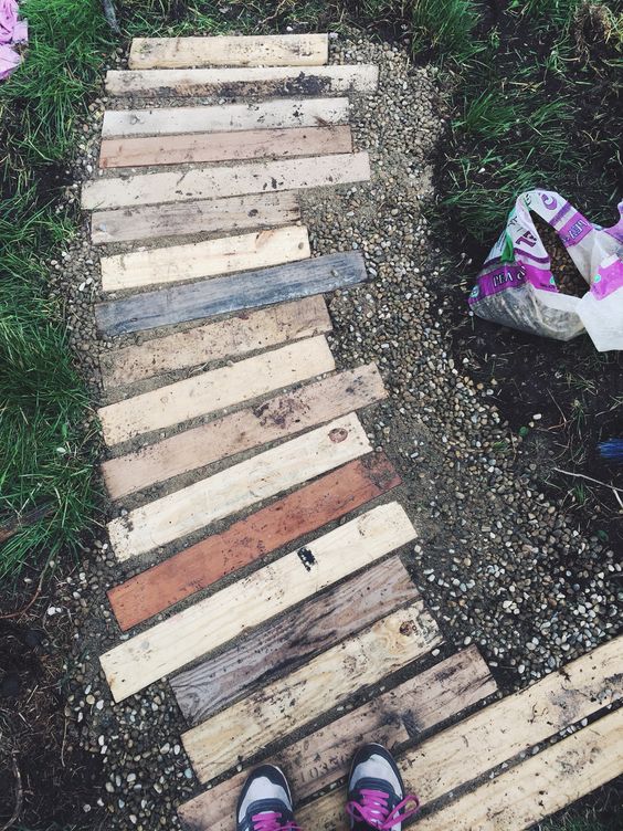 Idees-Passerelles-en-Bois-pour-Votre-Jardin-1