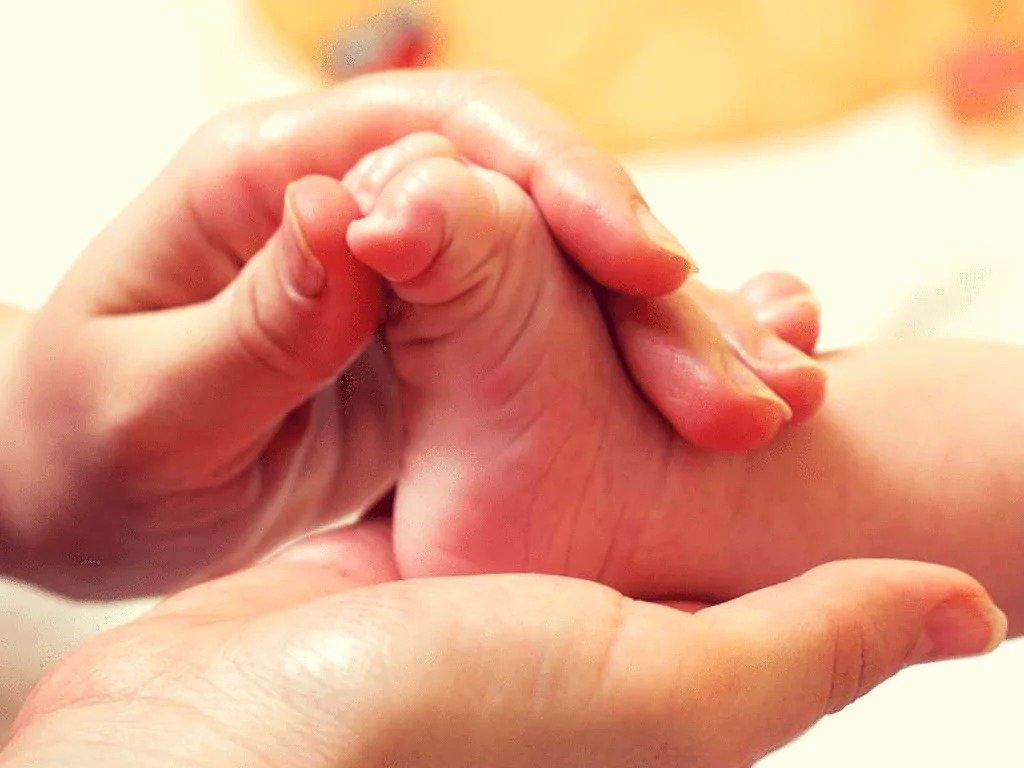 Massez-ces-points-de-stress-pour-detendre-bebe-pleure-9