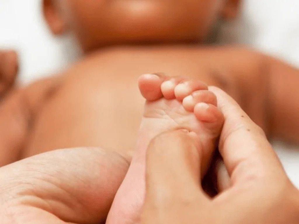 Massez-ces-points-de-stress-pour-detendre-bebe-pleure-91