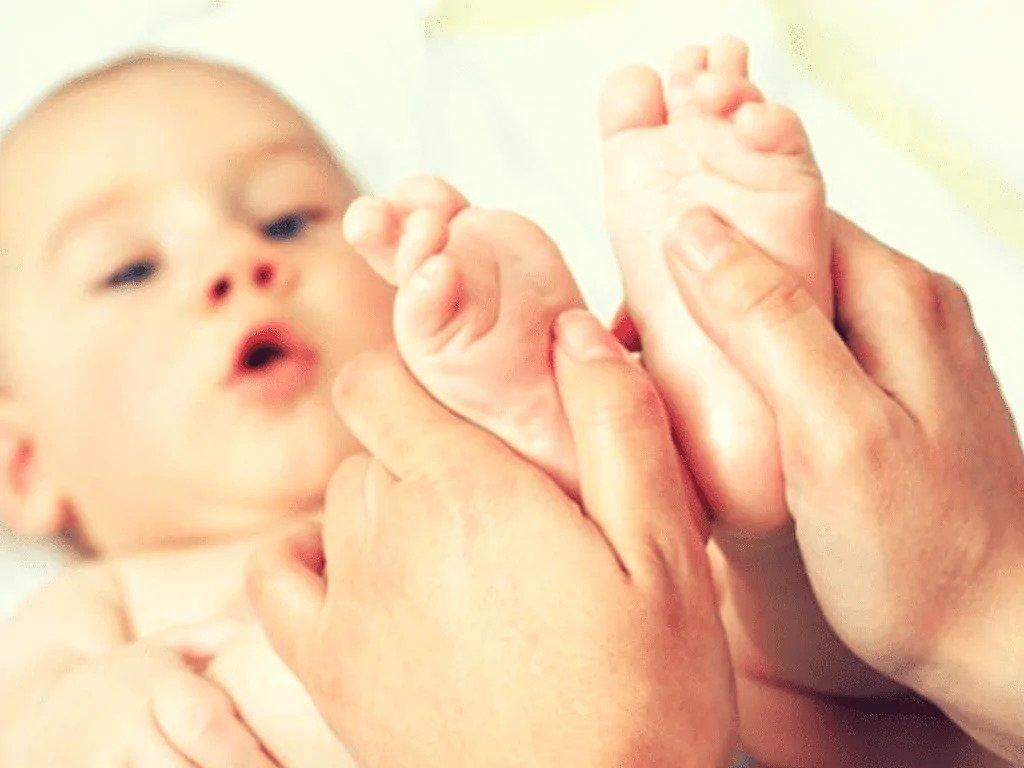 Massez-ces-points-de-stress-pour-detendre-bebe-pleure-93