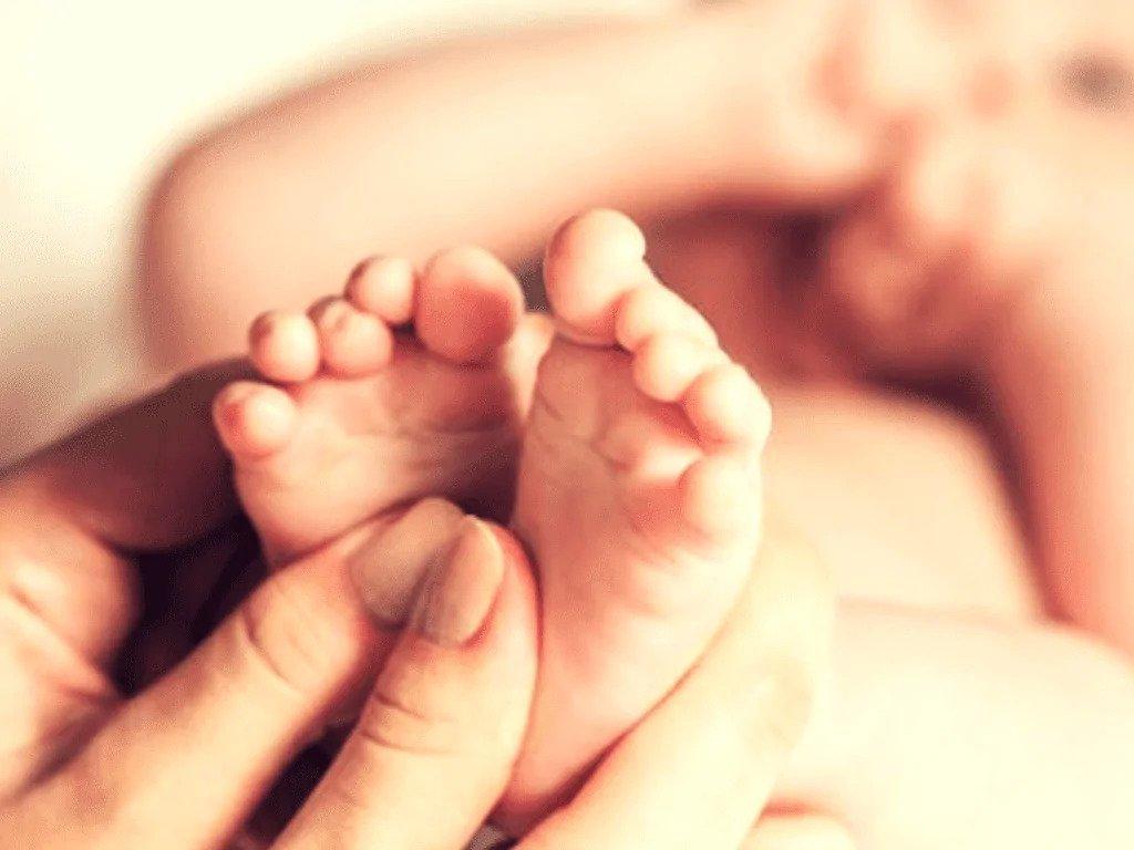 Massez-ces-points-de-stress-pour-detendre-bebe-pleure-95