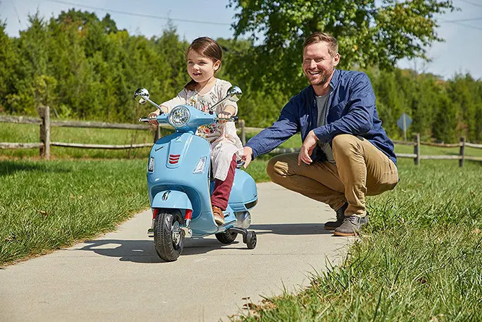 Mini-Vespa-electrique-pour-enfants-2