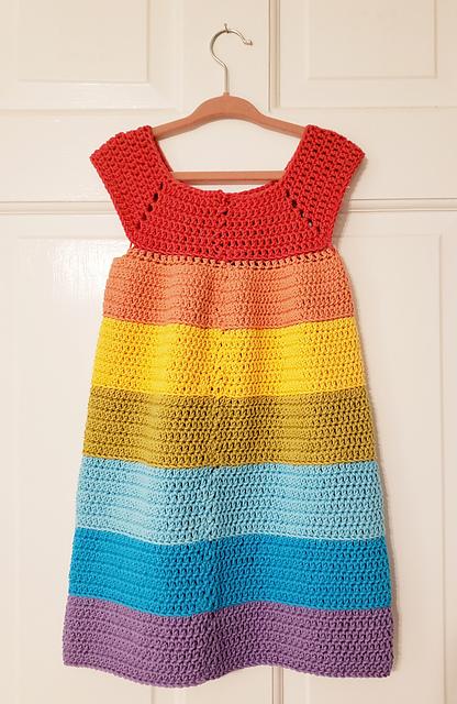 Robe-arc-en-ciel-en-crochet-pour-enfants2