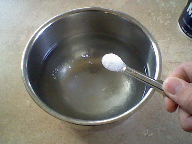 Sac-Avec-Des-Pièces-De-Monnaie-Et-eau-3