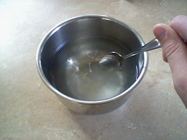 Sac-Avec-Des-Pièces-De-Monnaie-Et-eau-5