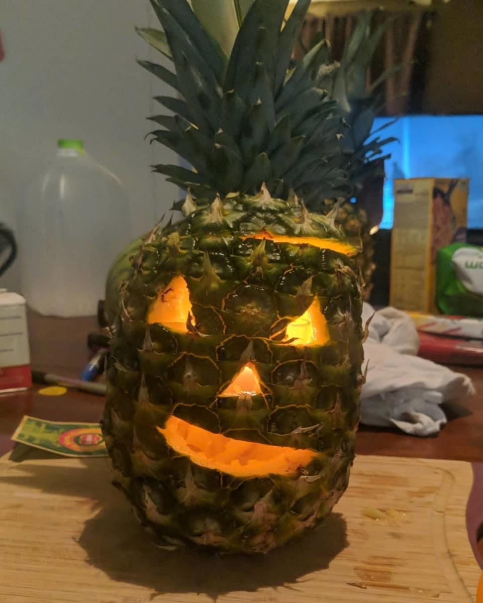 ananas-sculptés-pour-Halloween-92