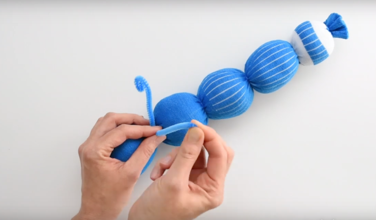 chenilles en chaussettes8