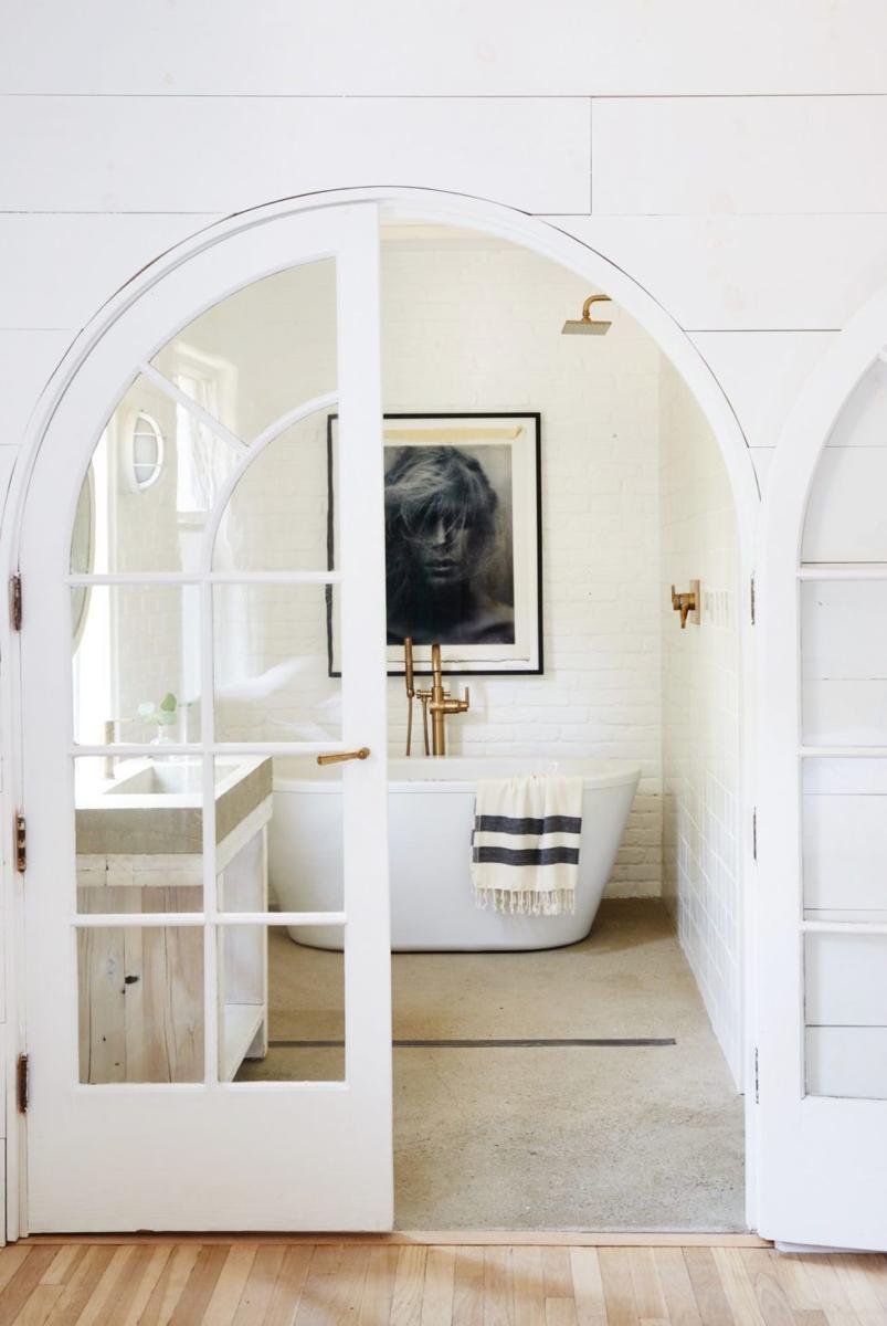 concrete-floor-ideas-nicole-franzen-leanne-ford-master-bath-03-e1514892725310