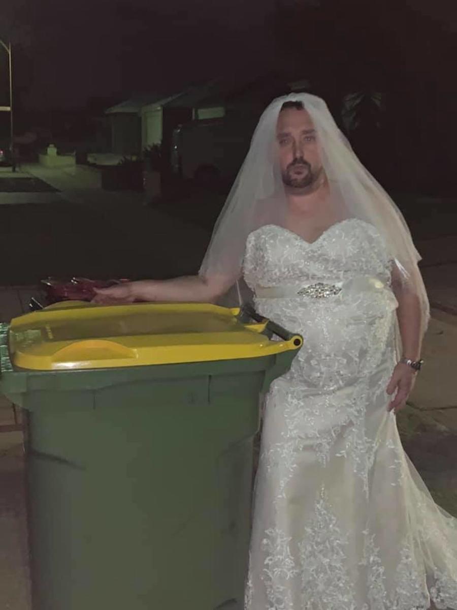 confinement-australie-sortie-poubelles-carnaval-9