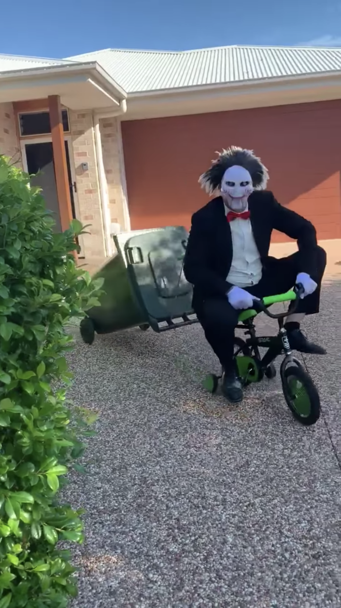 confinement-australie-sortie-poubelles-carnaval-99