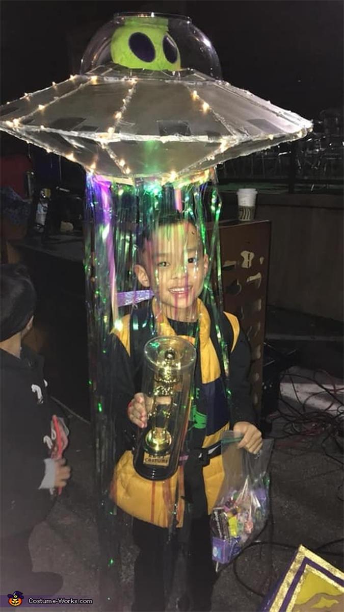 costume-Halloween-enlèvement-aliené3