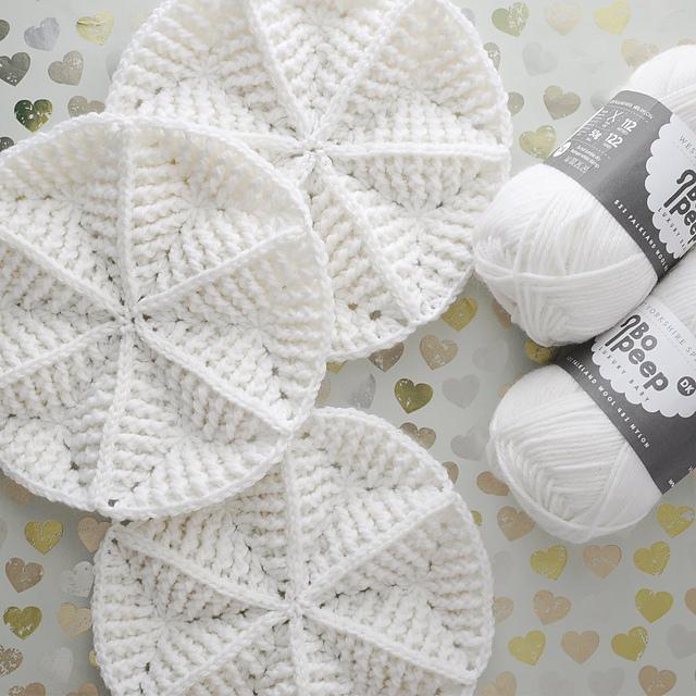 couverture-plaid-au-crochet-motifs-triangles-3D12