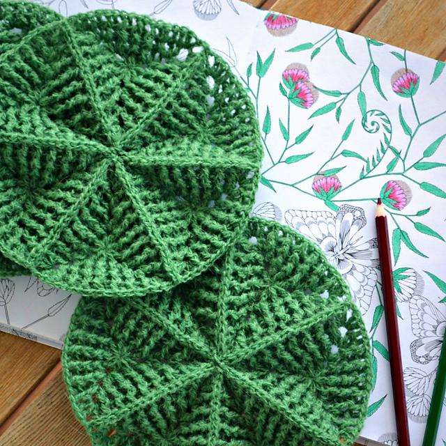 couverture-plaid-au-crochet-motifs-triangles-3D13