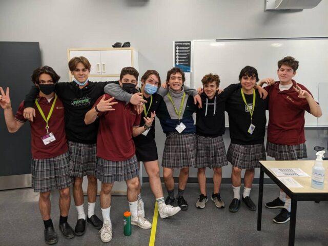 eleves-portent-jupes-ecole-denoncer-sexisme-quebec-02