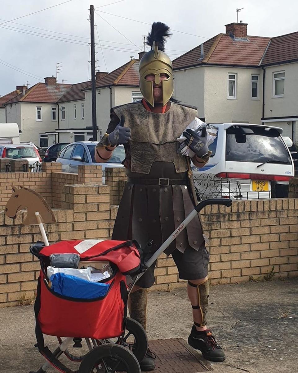 facteur-deguisement-jon-matson-3