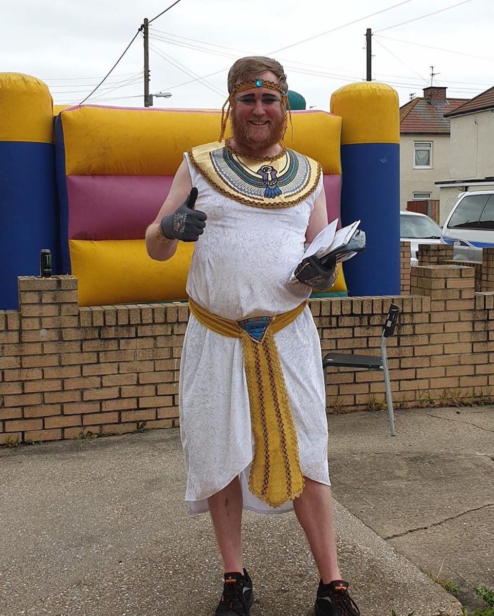 facteur-deguisement-jon-matson-8