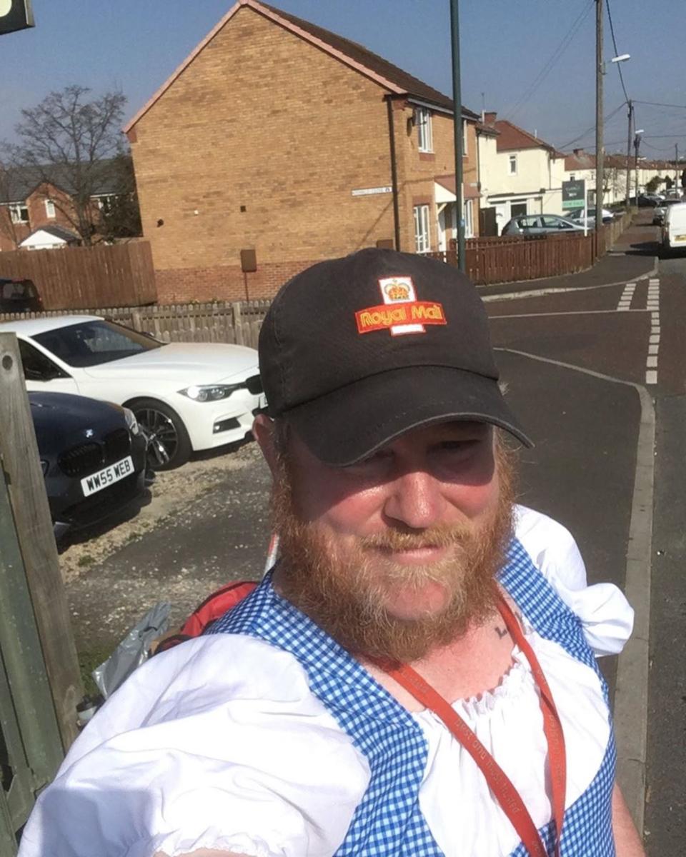 facteur-deguisement-jon-matson-93