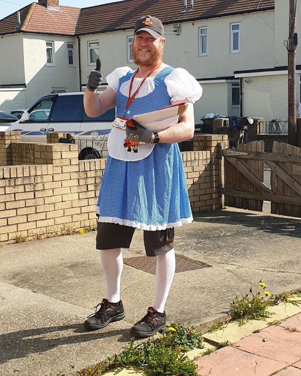 facteur-deguisement-jon-matson-94