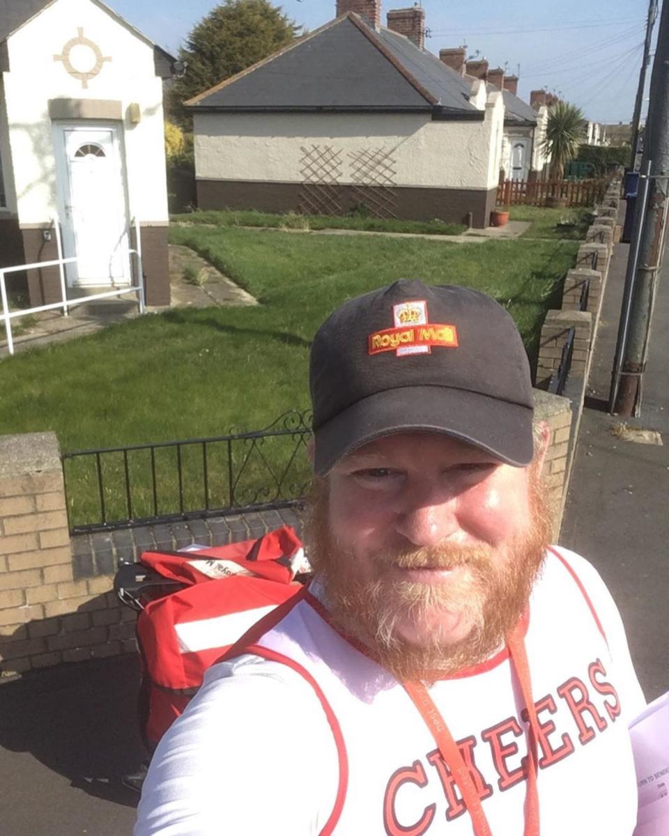 facteur-deguisement-jon-matson-96