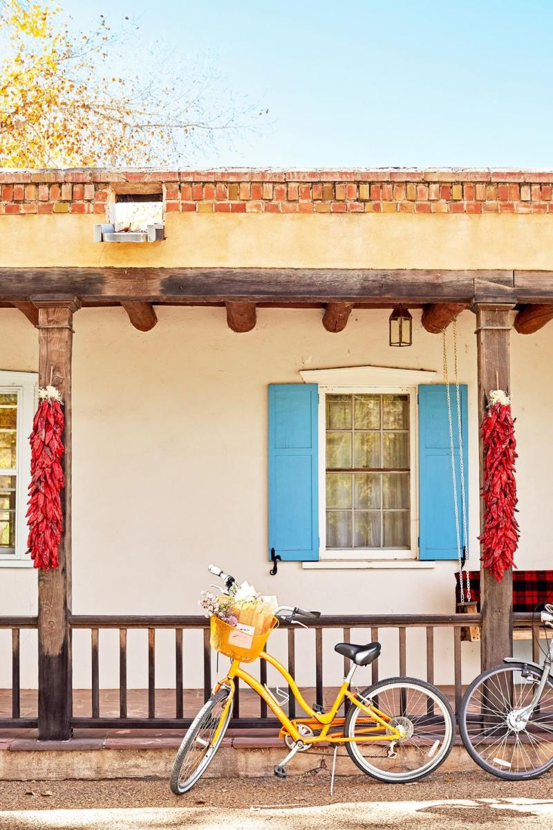 fall-porch-ideas-clx110117wellranch-06-1562702340