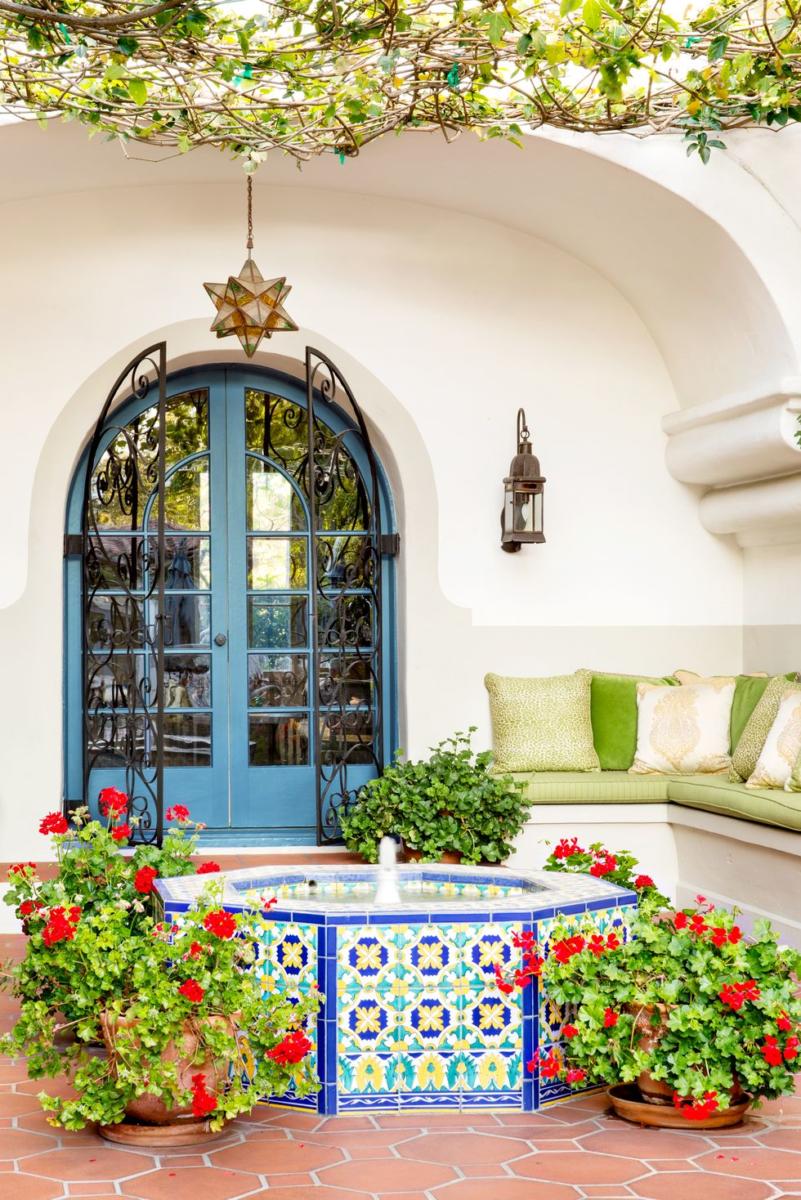 fall-porch-ideas-hbx010118paint01-1562693986