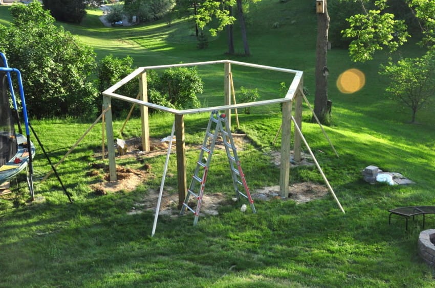 foyer-de-jardin-entouré-des-balançoires-4