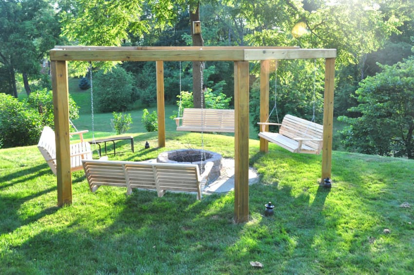 foyer-de-jardin-entouré-des-balançoires-8