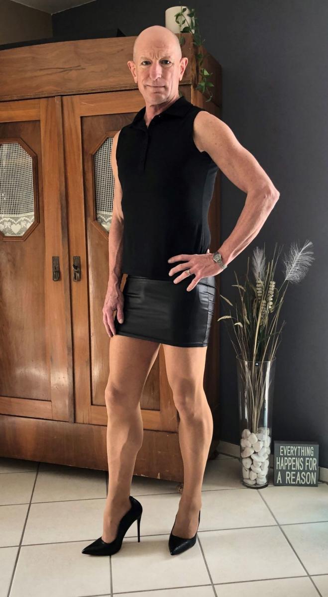 homme-porte-jupe-talons-markbryan-92