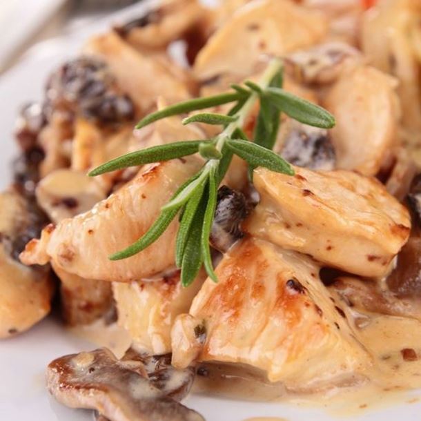 i22004-escalopes-de-dinde-aux-champignons-et-a-la-creme-fraiche