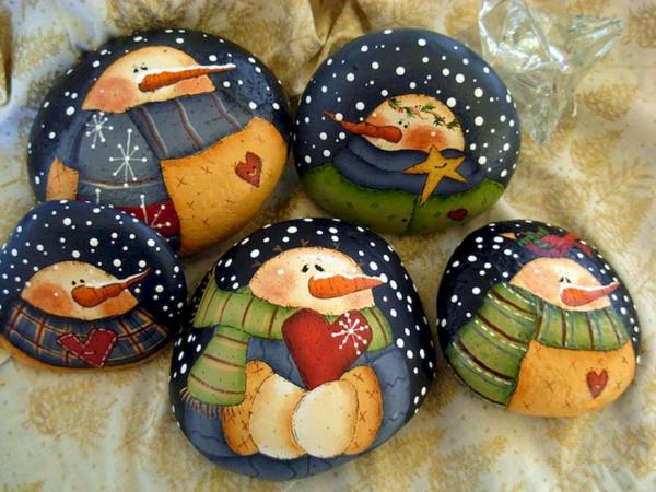 idée-de-peinture-sur-galets-pour-noël-couronne-de-noël-6