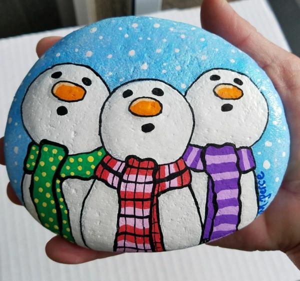 idée-de-peinture-sur-galets-pour-noël-couronne-de-noël-8