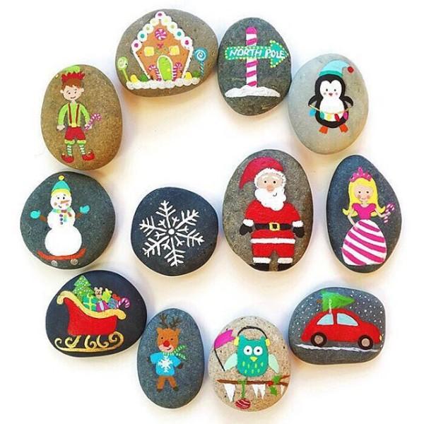 idée-de-peinture-sur-galets-pour-noël-couronne-de-noël-999