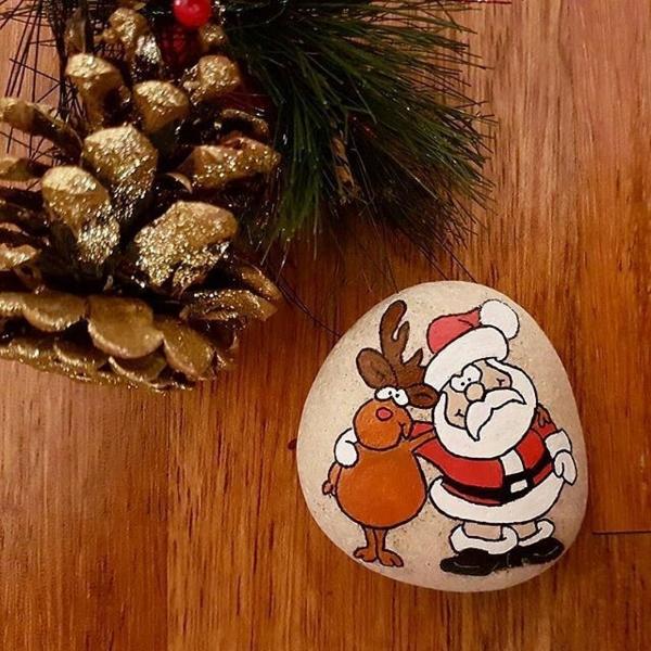 idée-de-peinture-sur-galets-pour-noël-couronne-de-noël-9998