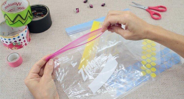 idées-de-bricolage-pour-la-rentrée-scolaire-décorer-trousse-transparente