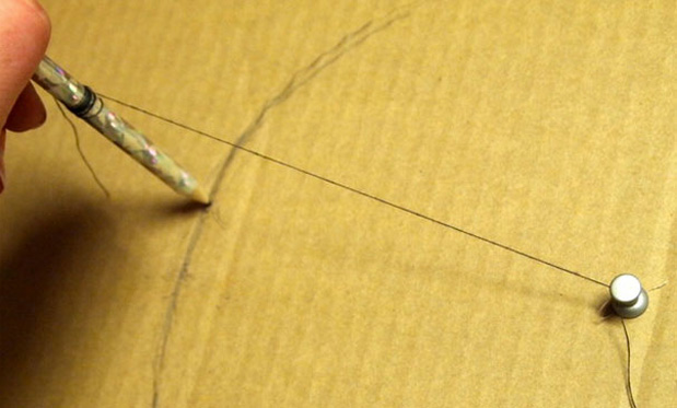 idée-recyclage-boite-à-pizza-12