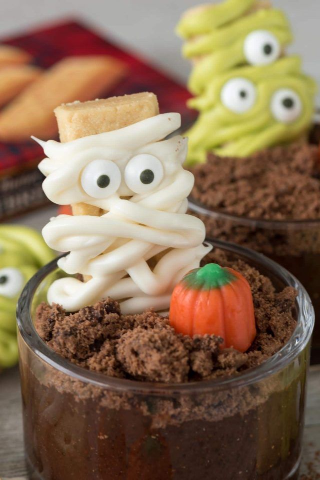 halloween-treats-dirt-cups-1560351445