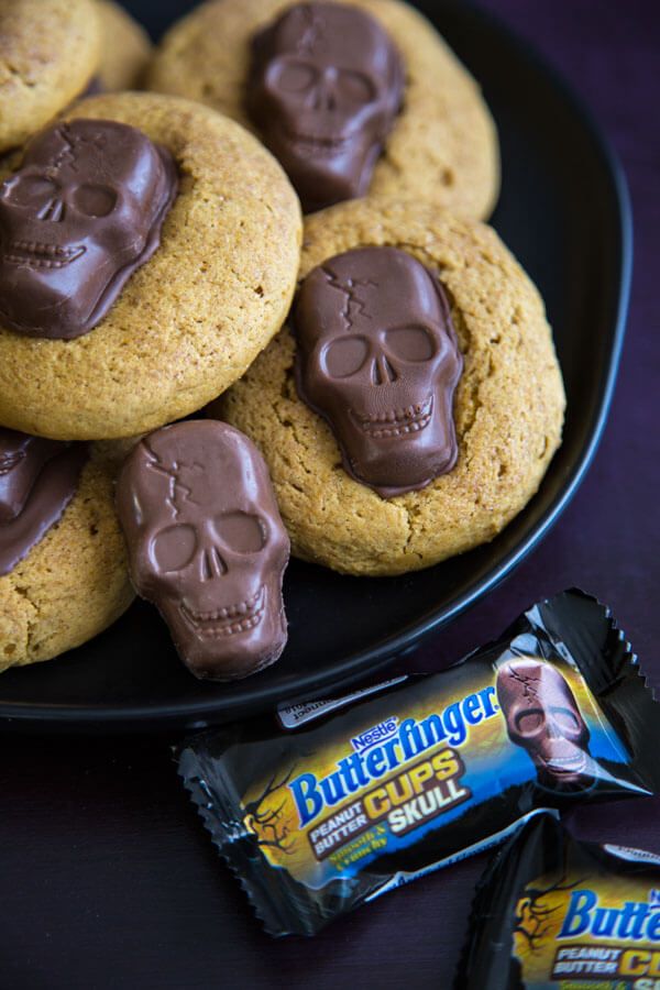 halloween-treats-skull-cookies-1560353426