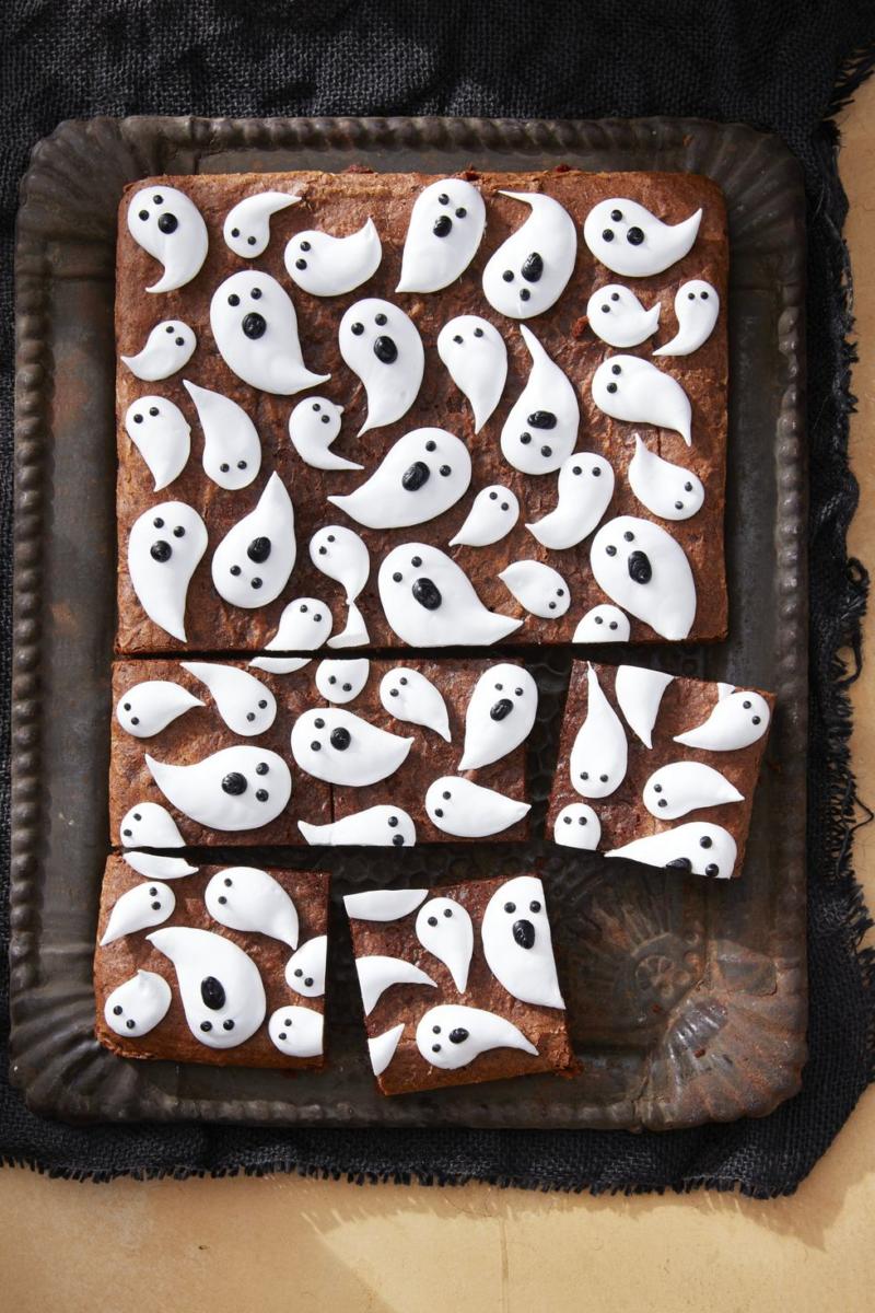 marshmallow-ghost-brownies-halloween-recipe-1567797039