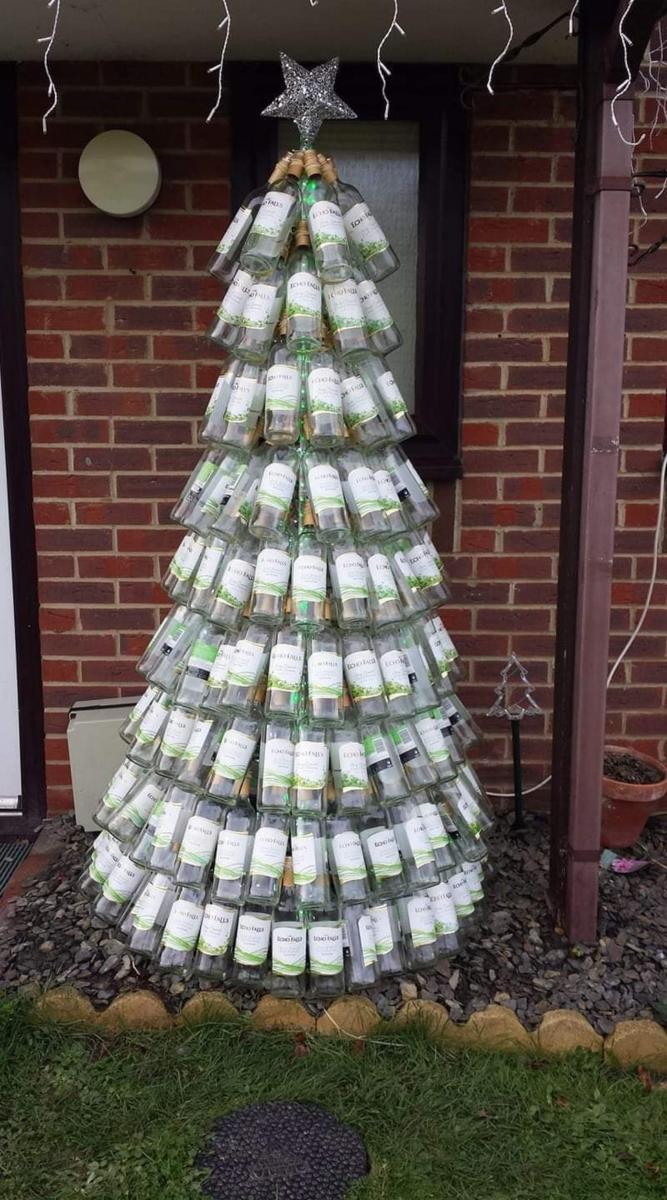 maman-fait-arbre-noel-bouteilles-de-vin-1